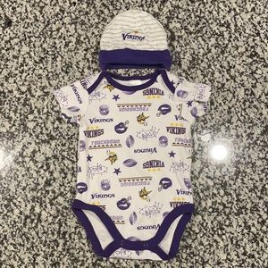 NFL Vikings baby outfit SIZE 0-3MONTHS